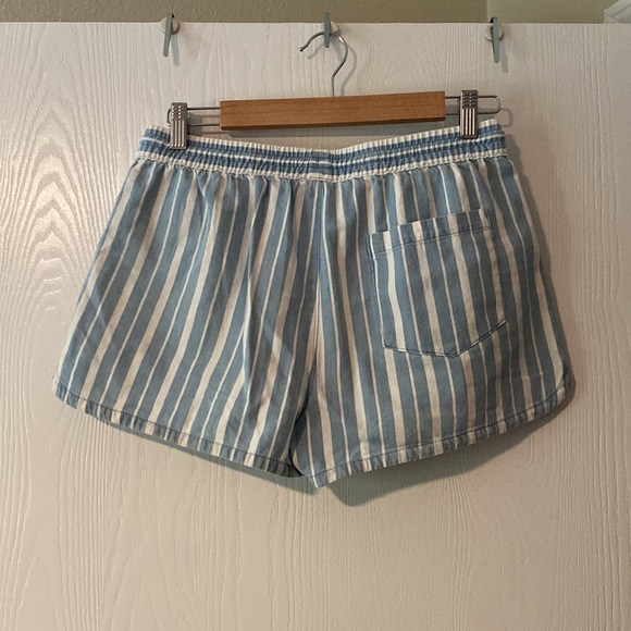 Aerie Chambray Shorts Eyelet Blue Stripe Size Small Like New 2” inseam - Picture 3 of 3